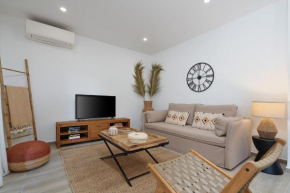 Amazing Beach House with Balcony (Free WI-FI)